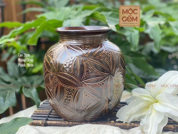 Bình gốm Bát Tràng - dáng lu cao - khắc hoa văn lá nâu
