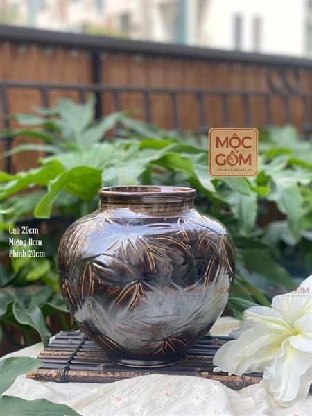Bình gốm - dáng lu thấp - khắc hoa văn lá nâu