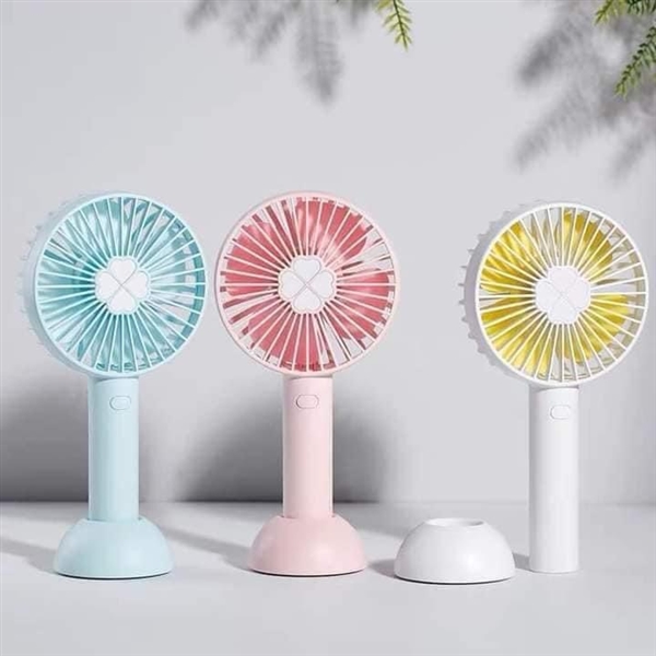 Quat cam tay xanh-hong